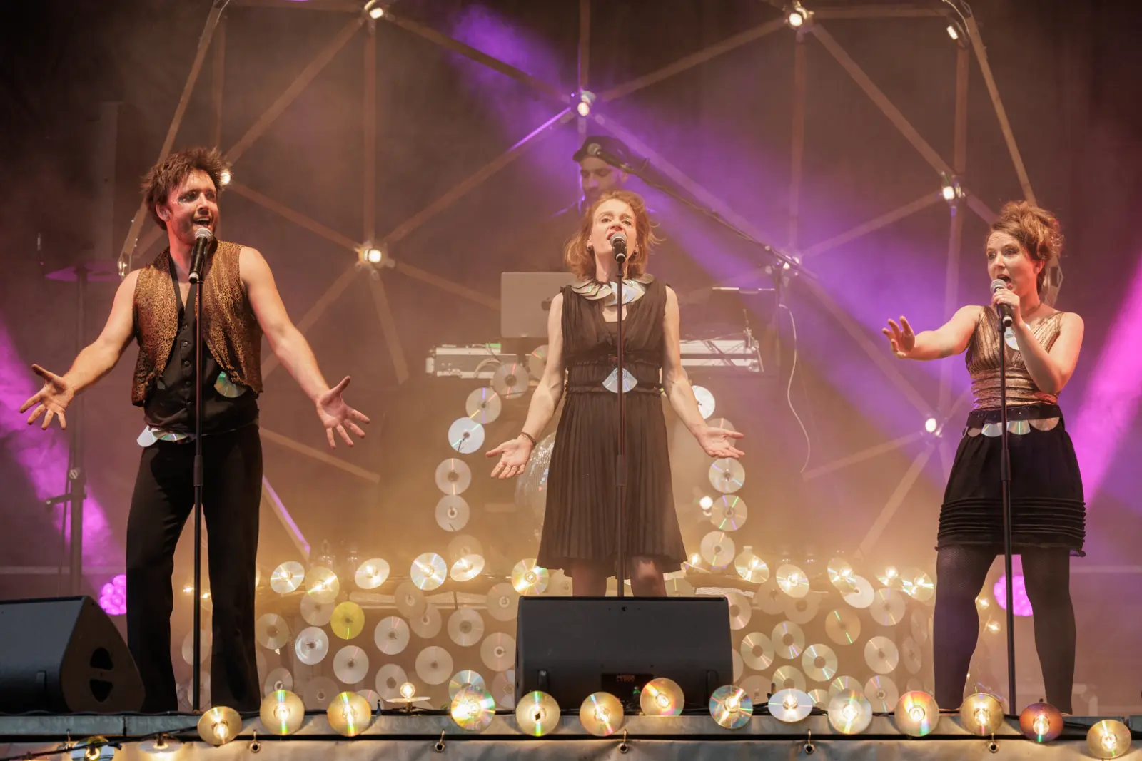 LE BAL A FACETTES