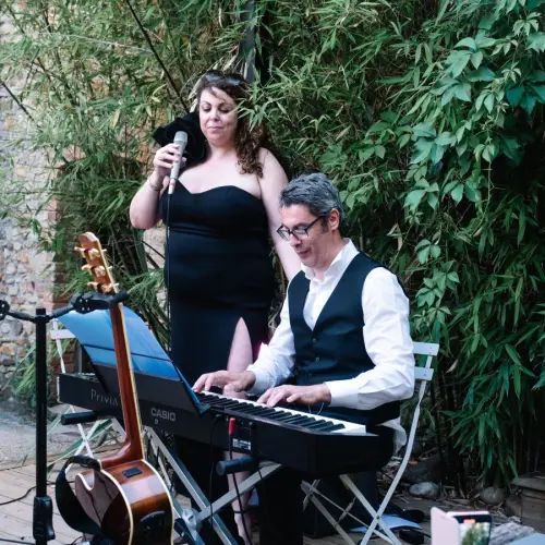 Duo live & DJ pour repas des aînés – chansons et après-midi dansant